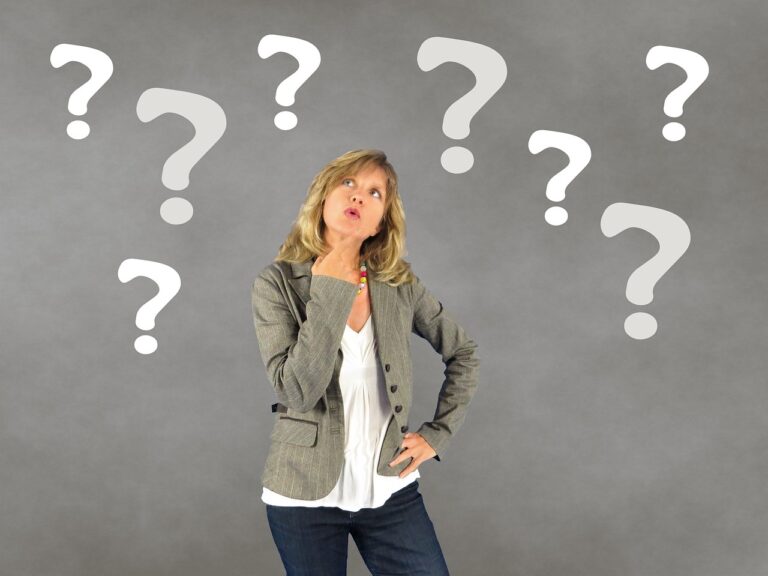 Confused woman surrounded by question marks, illustrating self-sabotage and the repetition of negative patterns.